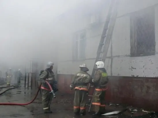 16 человек эвакуировали из воронежской пятиэтажки из-за невыключенной плиты