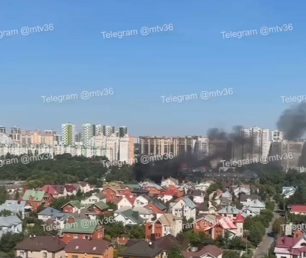 Пожар вспыхнул на стройплощадке на улице Шишкова в Воронеже