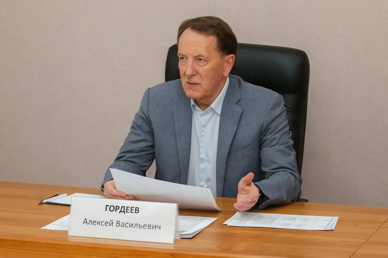 Алексей Гордеев провёл личный приём граждан в Таловском районе