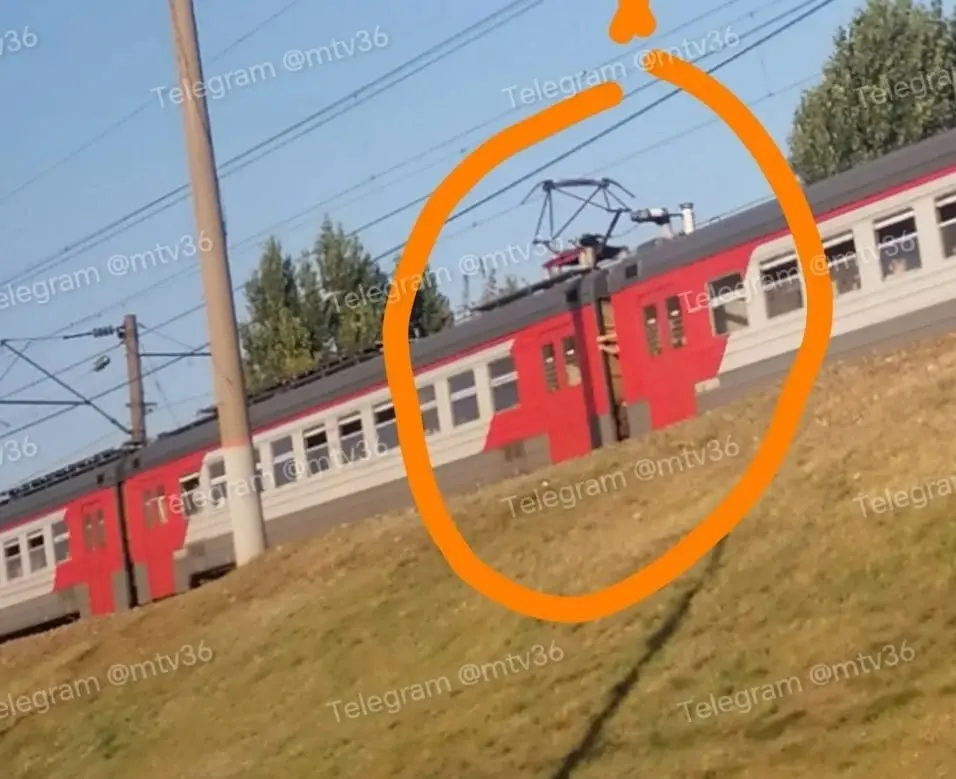 Подростка-зацепера заметили на электричке в Воронеже