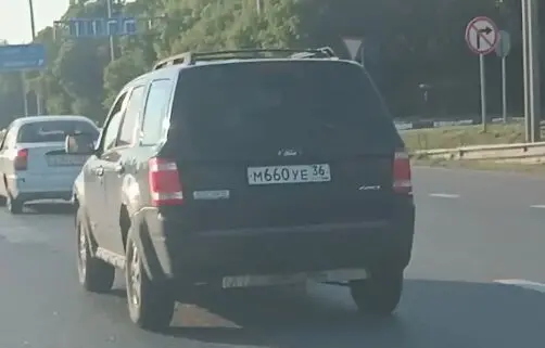 На трассе под Воронежем внедорожник «взбесился» и врезался в машину с ребёнком
