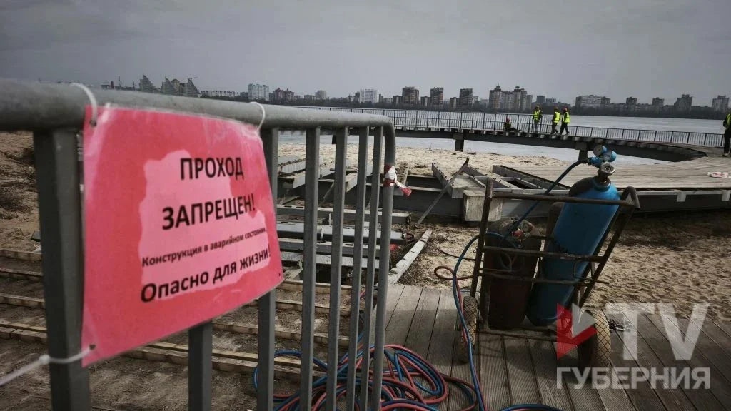 Стала известна судьба столбов, оставшихся от парящих мостов на Петровской набережной