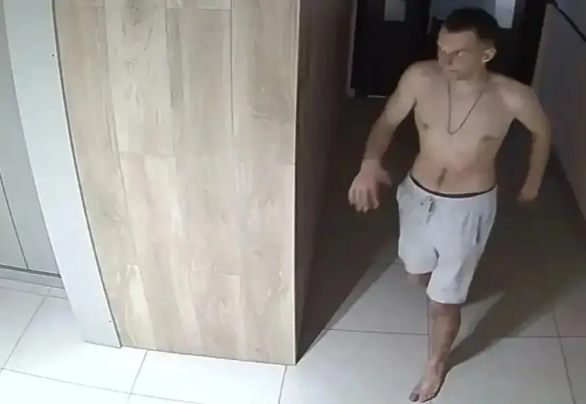 «Безумные глаза и удары один за другим»: жительница Лисок чудом выжила после нападения незнакомца в собственной квартире