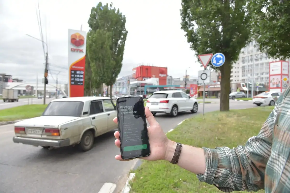 В Воронеже дешёвый бензин исчезает, а очереди на АЗС возвращаются
