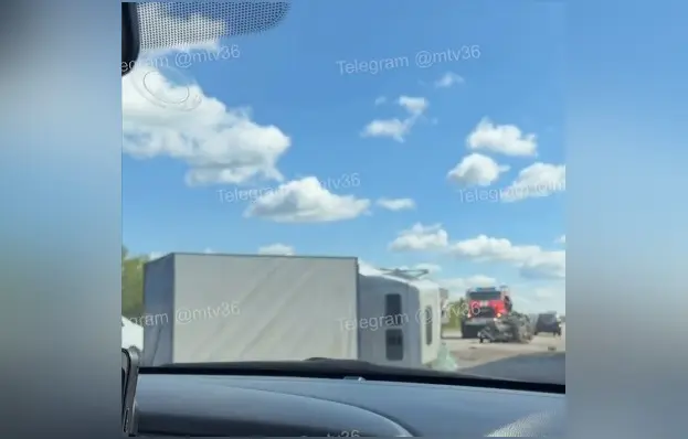 Легковушку смяло до неузнаваемости: массовое ДТП произошло под Воронежем