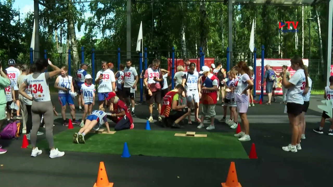 В Воронеже прошёл спортивный фестиваль семейных команд в честь Дня физкультурника