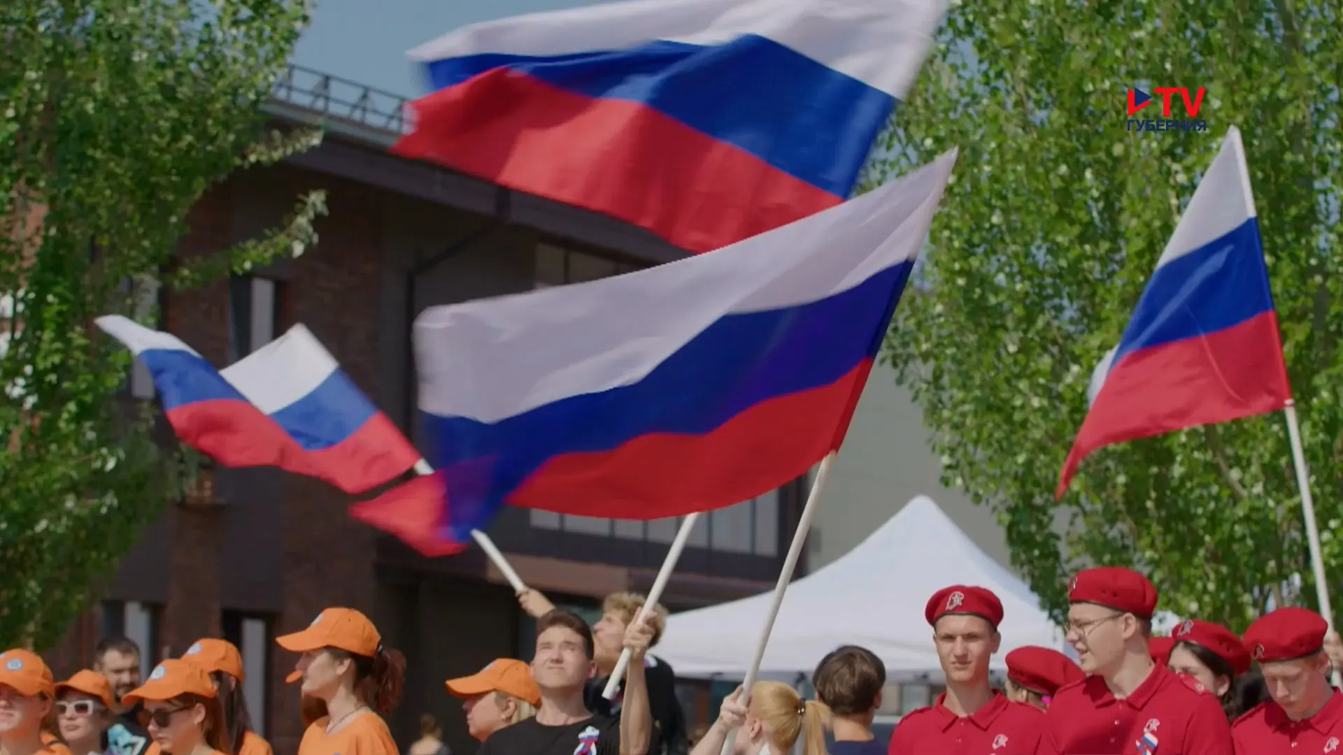 В Воронеже масштабно отметили День флага России