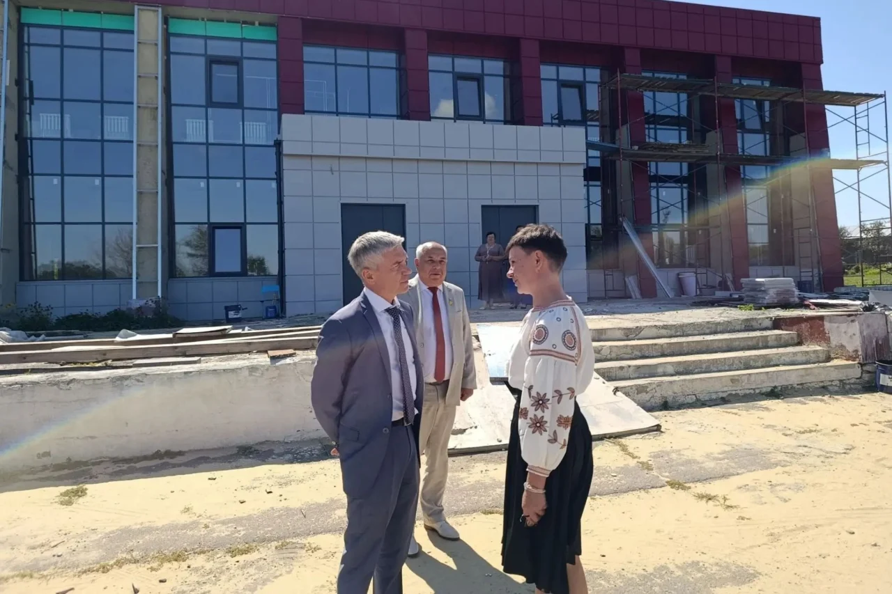 Евгений Ревенко провел мониторинг соцобъектов в Грибановском и Терновском районах