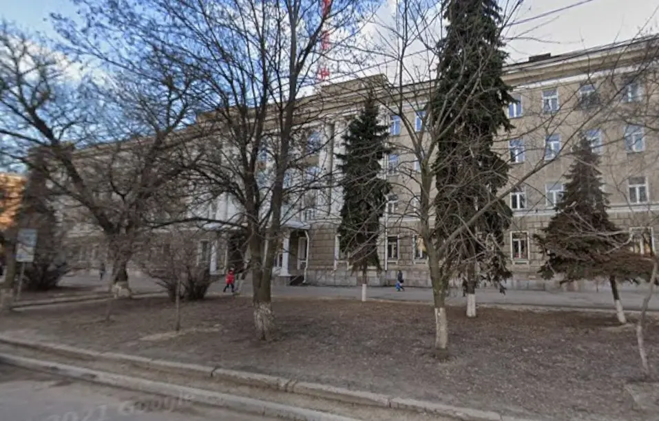 Из горевшего административно-офисного здания в Воронеже эвакуировали 17 человек