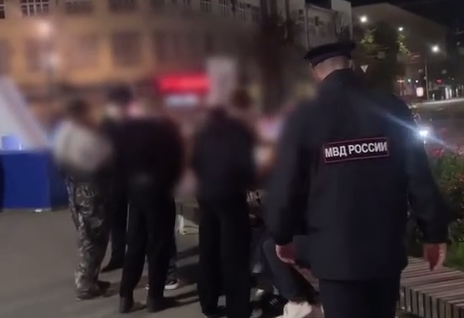 Полиция задержала 15 пьяных подростков в центре Воронежа