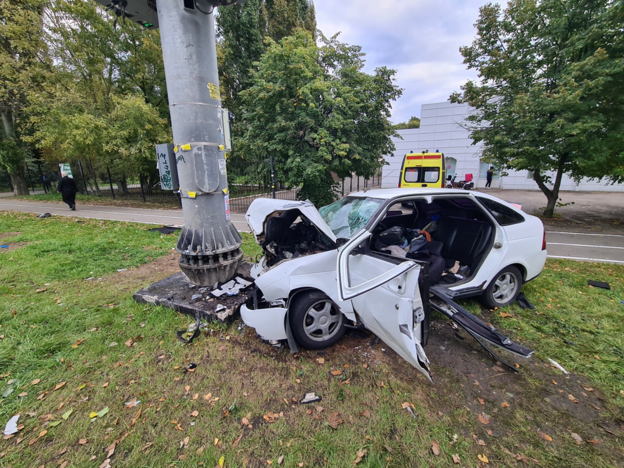 Появились подробности жесткого ДТП со столбом на улице Ворошилова в Воронеже