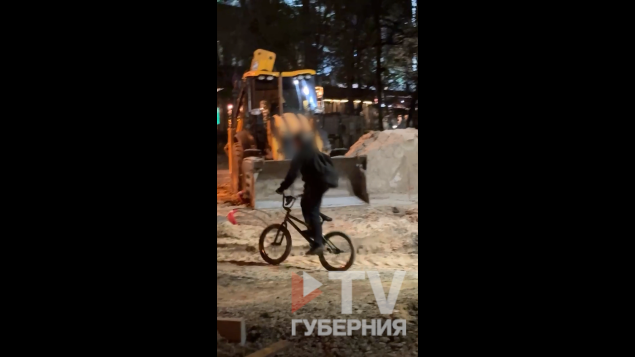 Воронежские школьники устроили экстремальные заезды на велосипедах в центре: видео
