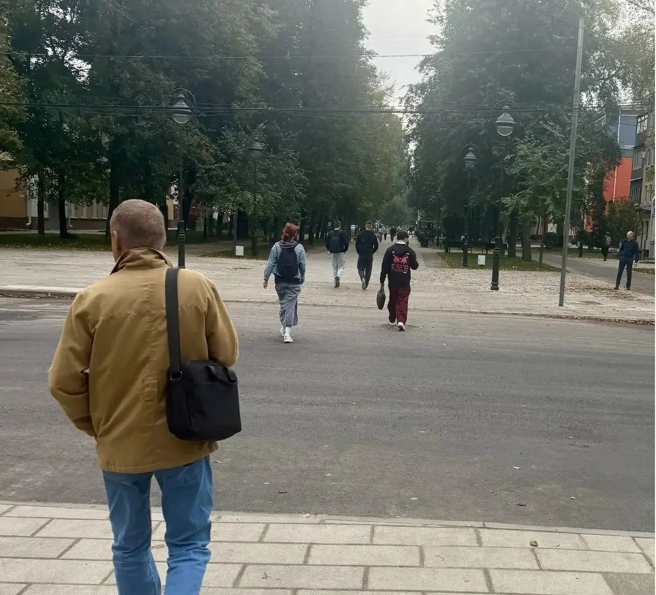 Второй пешеходный переход на одном уровне с тротуаром оборудовали на улице Карла Маркса