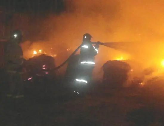 Во второй раз за неделю в воронежском селе загорелось сено