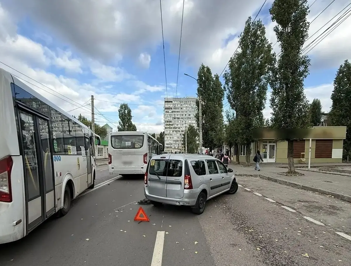 В ДТП с автобусом в Воронеже пострадал 11-летний ребёнок