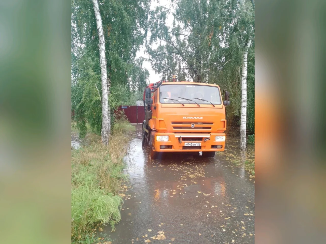 В Воронеже коммунальные службы устраняют последствия непогоды