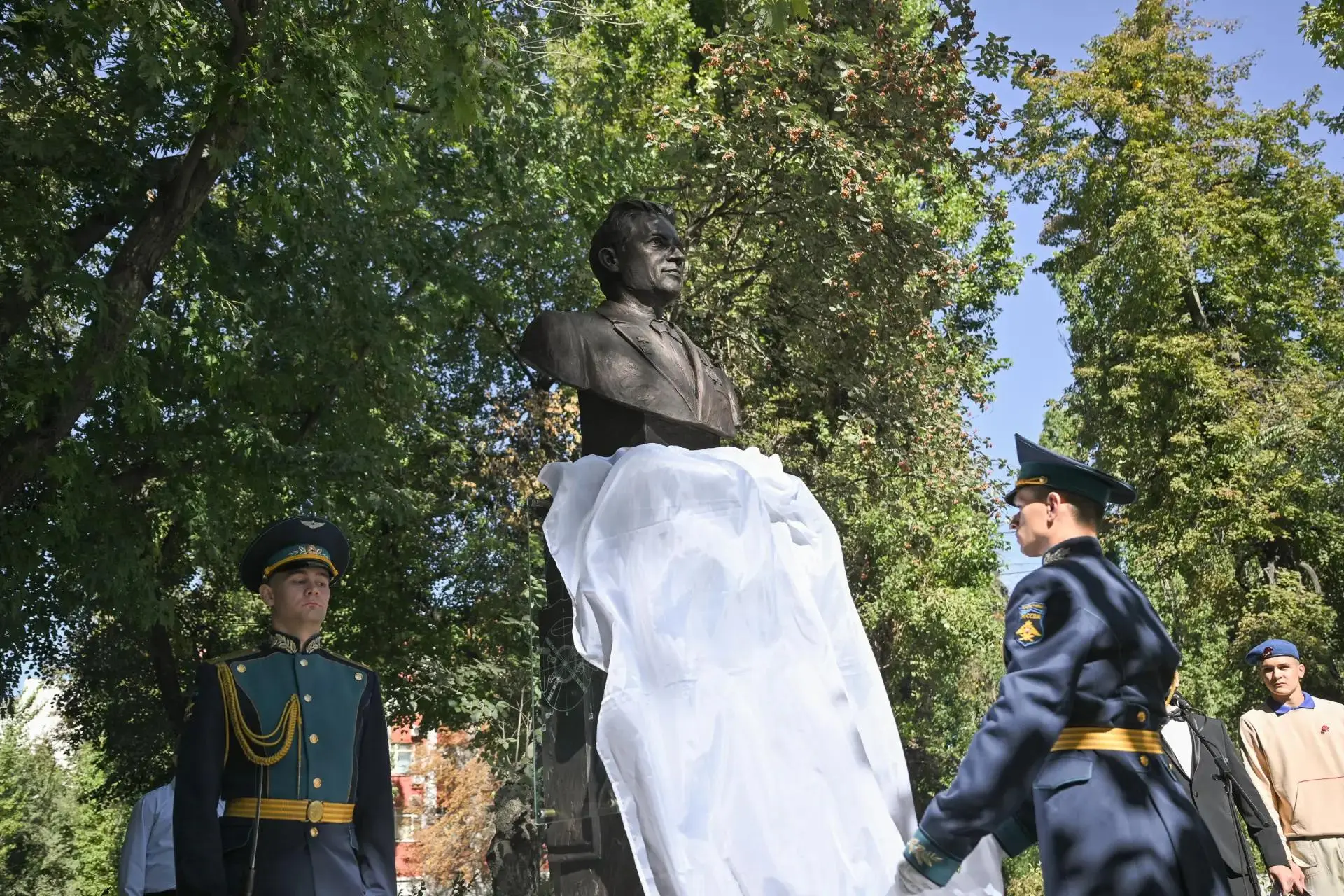 Воронеж отметил 440-летие балетом, парадом оркестров и открытием бюста Феоктистову