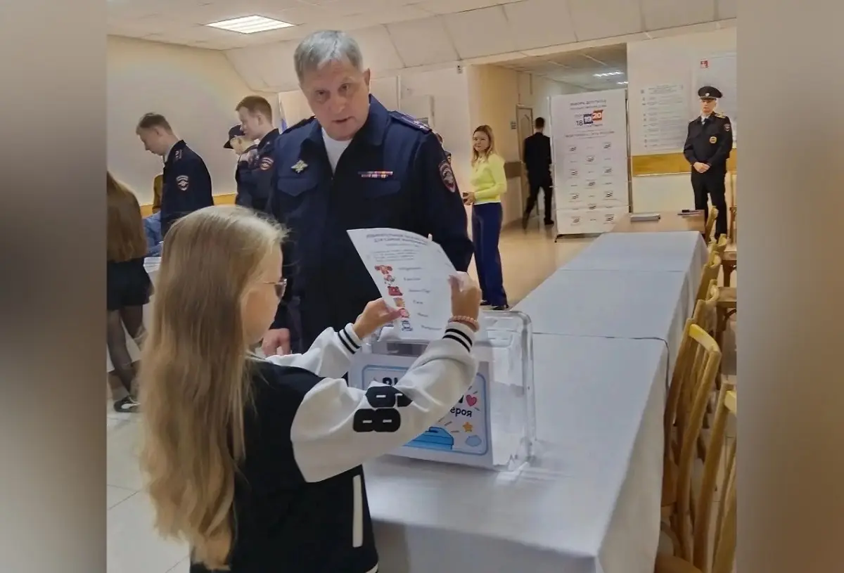 В Воронеже на избирательном участке смогли проголосовать малыши