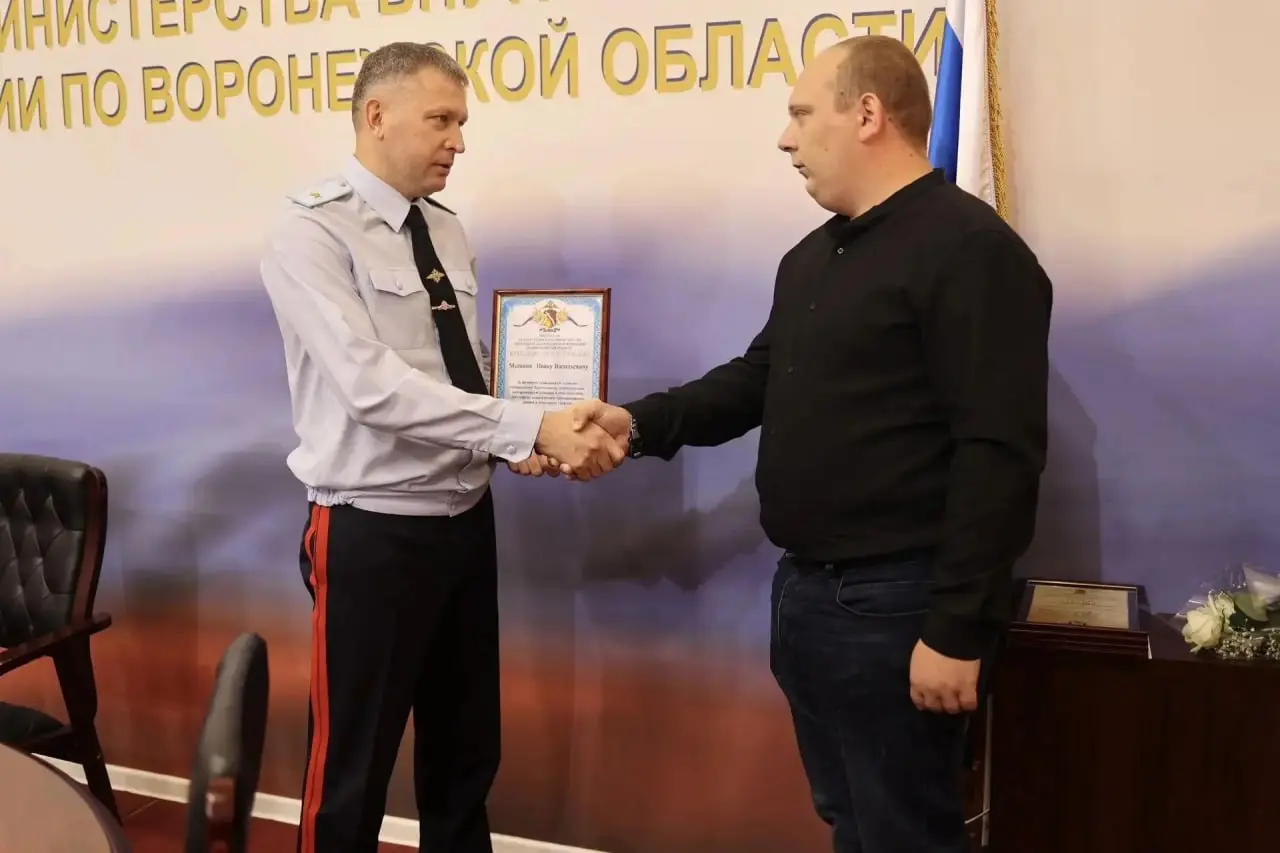 Таксист спас воронежскую пенсионерку от мошенников