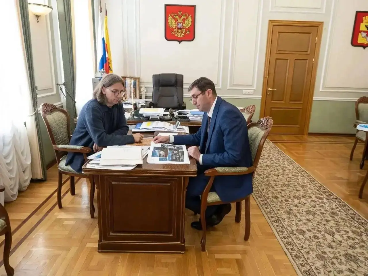 Мэр Сергей Петрин обсудил продолжение легендарного альбома «Воронеж» с фотографом Андреем Парфёновым