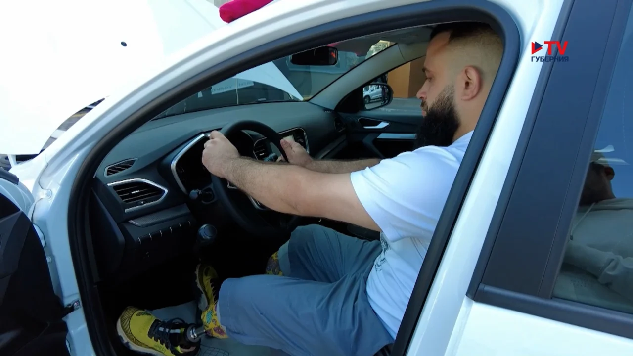 17 воронежских ветеранов спецоперации получили автомобили с ручным управлением
