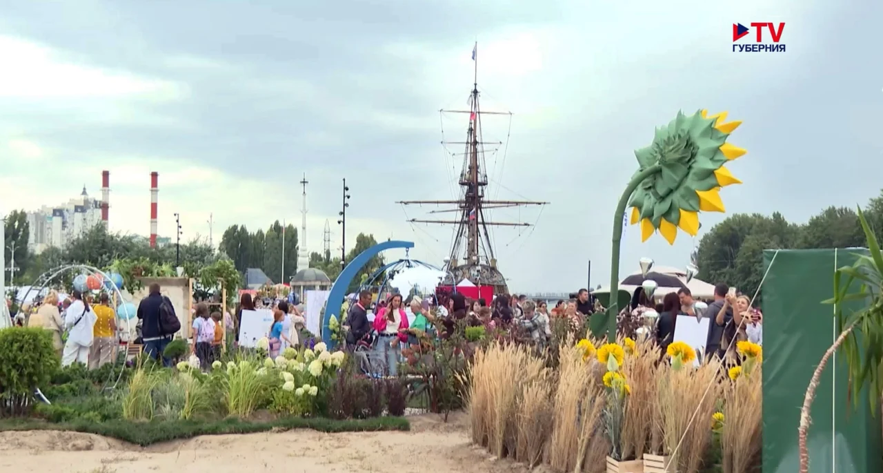 Конное шоу, «Звёздный зоопарк» и «Битва флористов»: в Воронеже прошёл фестиваль «Город-сад»