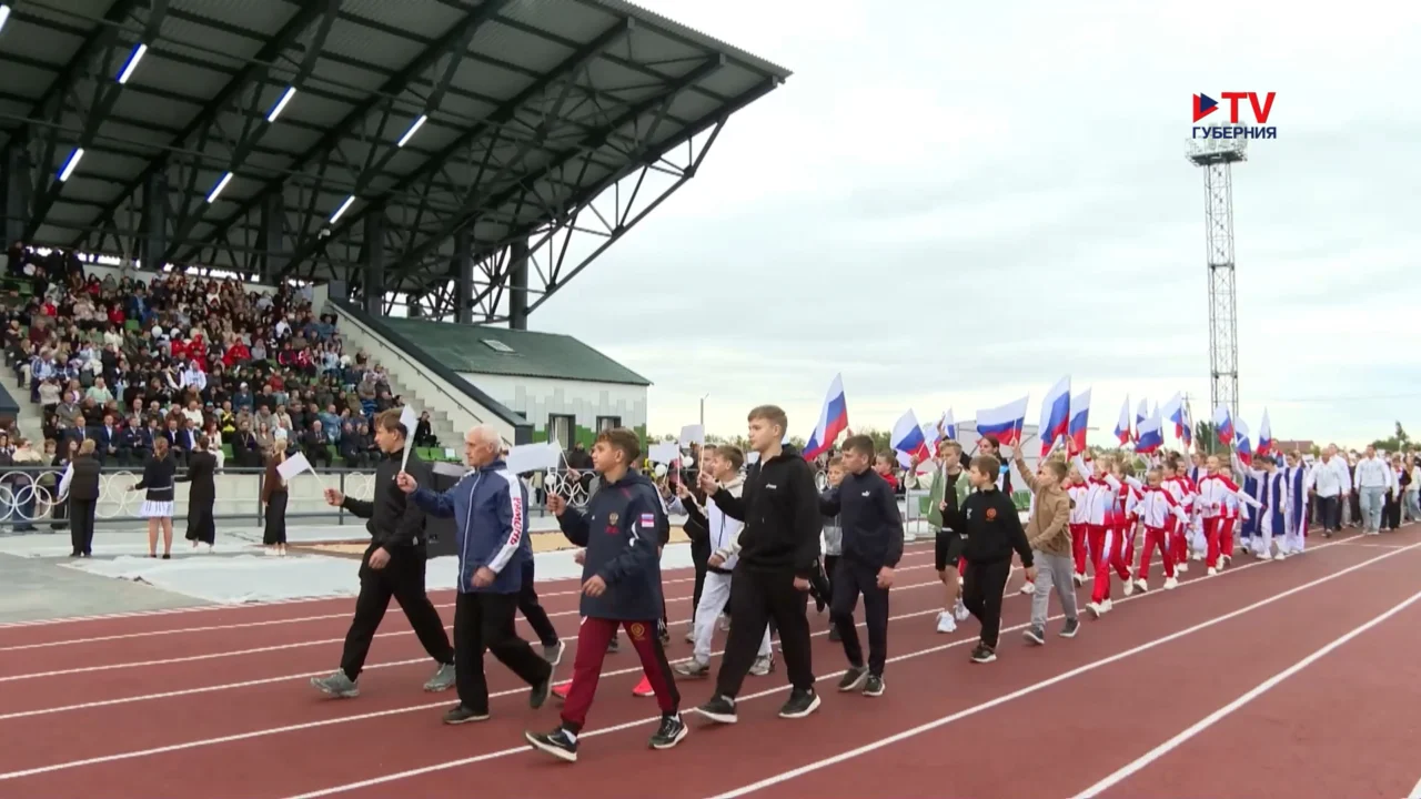 Звёзды российского футбола провели в воронежском райцентре тренировку с детьми