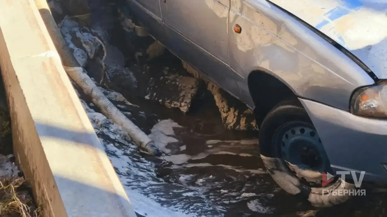 Воду на ещё восьми улицах отключили в Воронеже из-за аварии с провалившейся в яму машиной