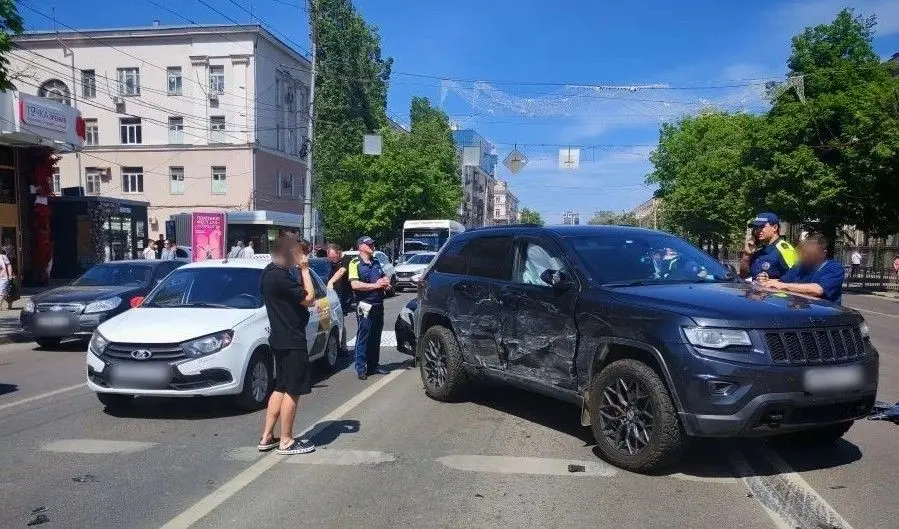 Водитель джипа отделался принудительными работами за сбитого насмерть пенсионера на «зебре» в Воронеже