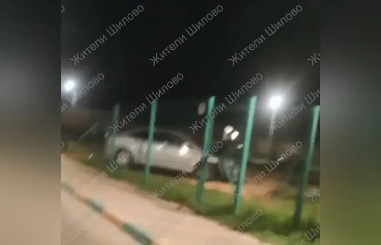 Машина влетела на детскую площадку в Воронеже