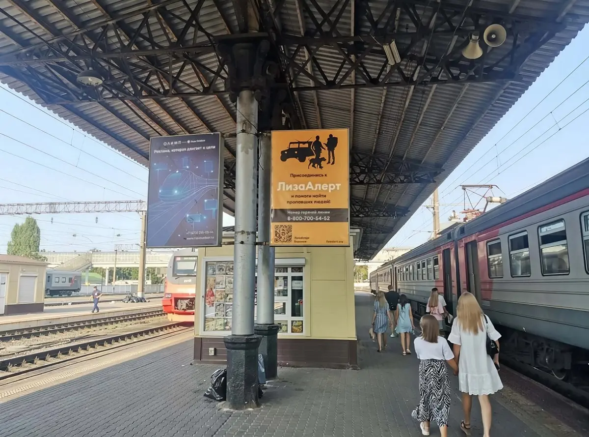 Юноша с особенностями развития случайно уехал в Воронеж и прятался в столовой