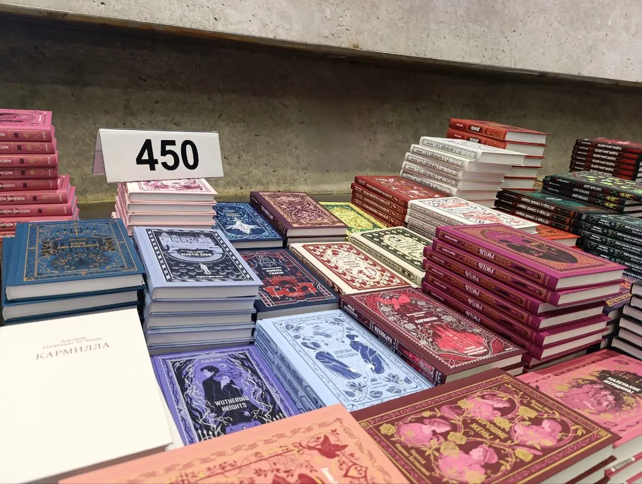 В центре Воронежа проходит книжная ярмарка
