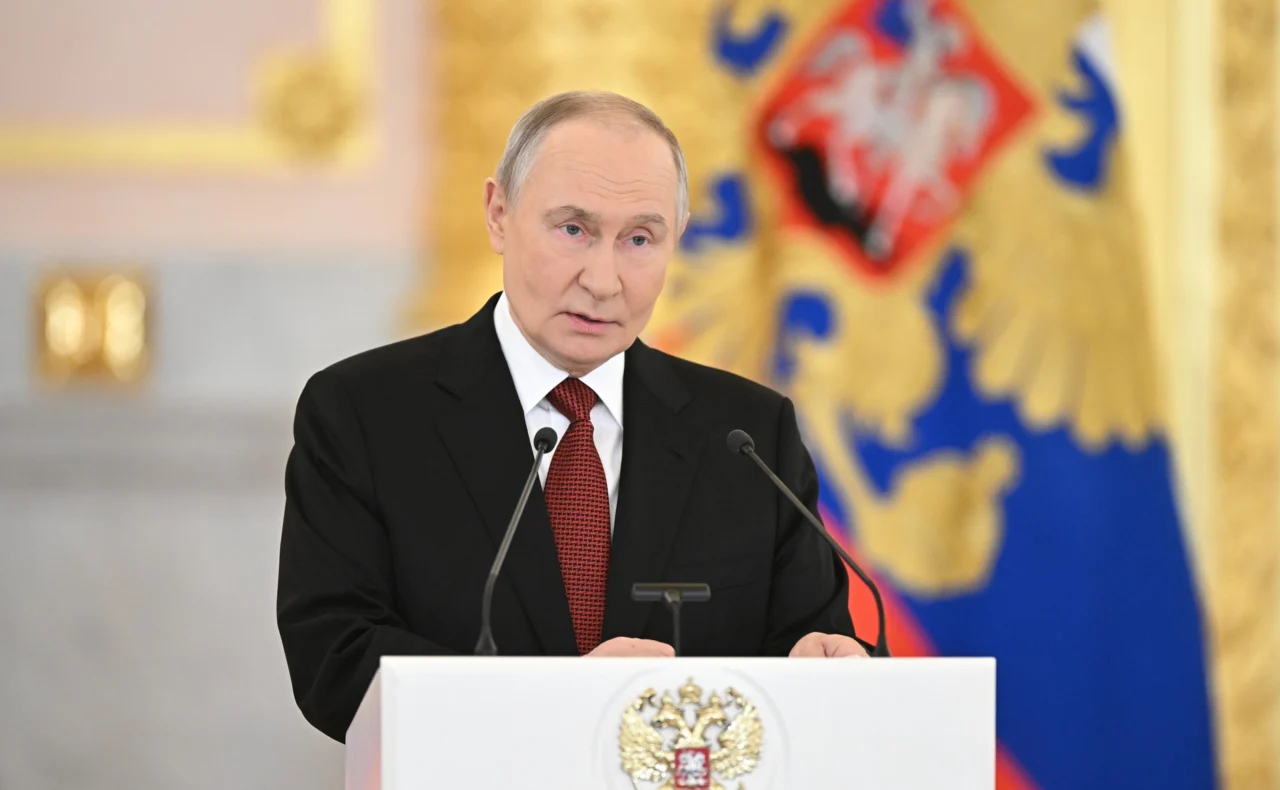 Президента Владимира Путина поздравили с днём рождения иностранные студенты, которые учатся в российских вузах